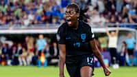 England vender semifinale på hovedet med sen scoring