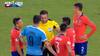 Retro: Modstander tackler baneløber - Luis Suarez presser på for gult