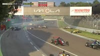 Vildt Formel 4-crash: 15 biler kører galt