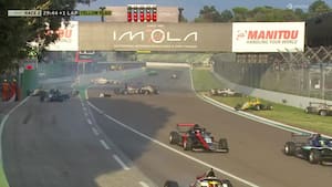Vildt Formel 4-crash: 15 biler kører galt