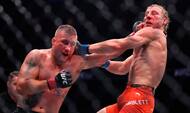 Gaethje tager UFC-titel i brutalt brag