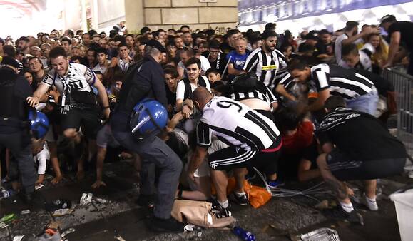 Juventus-fan bekræftes død efter CL-panik i Torino