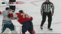 Nævekamp på skøjter: Se det vilde slagsmål fra NHL