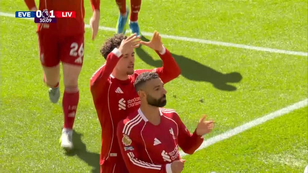 Salah tangerer Gerrards Merseyside-rekord i sidste forsøg