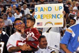 Kaepernick i stormvejr - fortsætter protest