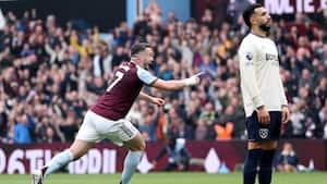 Villa tager føringen efter flot følt inderside