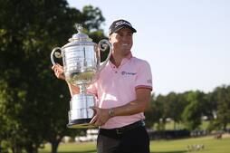 Justin Thomas snupper PGA-trofæ efter stort comeback