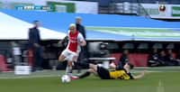 Dansker får rødt kort i hollandsk pokalfinale efter brutal nedslagtning af Ajax-spiller