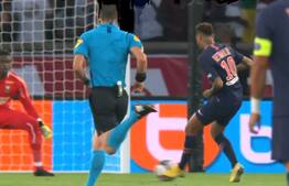 Iskold Neymar åbner ny sæson for PSG efter kæmpe forsvarskiks