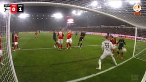 Mainz reddet af VAR: Besynderligt selvmål underkendt