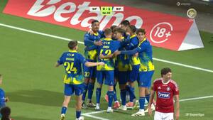 Selvmål bringer Brøndby foran: Fansene fejrer ikke målet