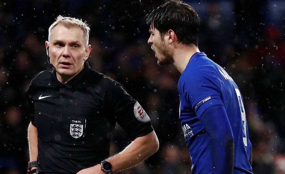 Willian og Morata fik gule kort for film i FA Cup-drama - se de ...