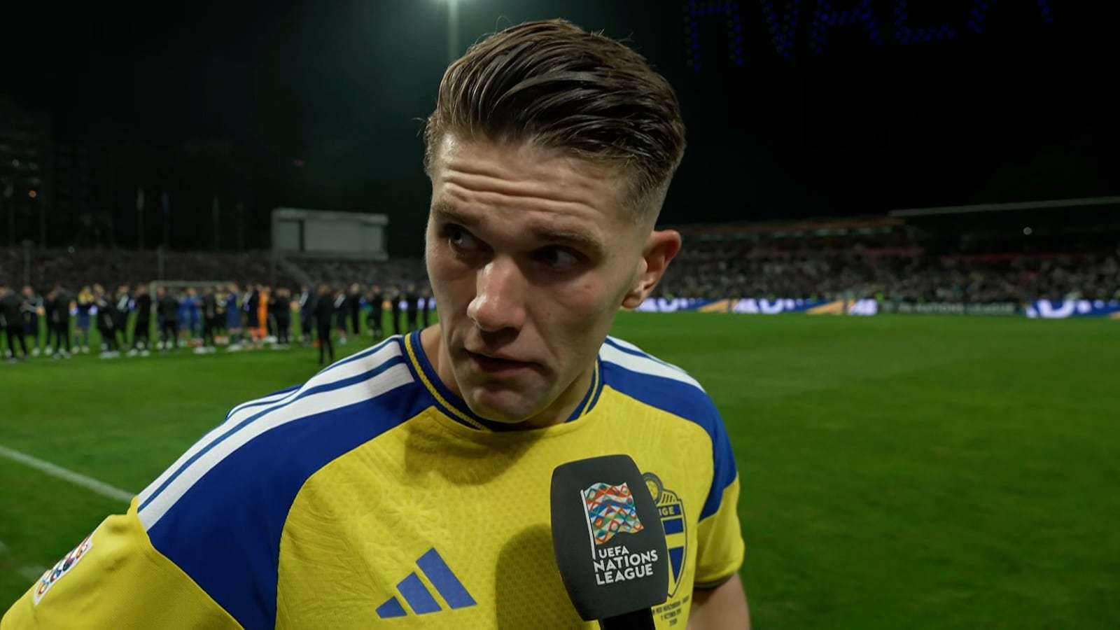 Viktor Gyökeres efter slutsignalen mot Bosnien