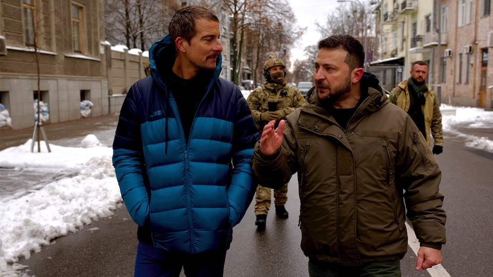 Se War Zone: Bear Grylls Meets President Zelenskyy online - Viaplay