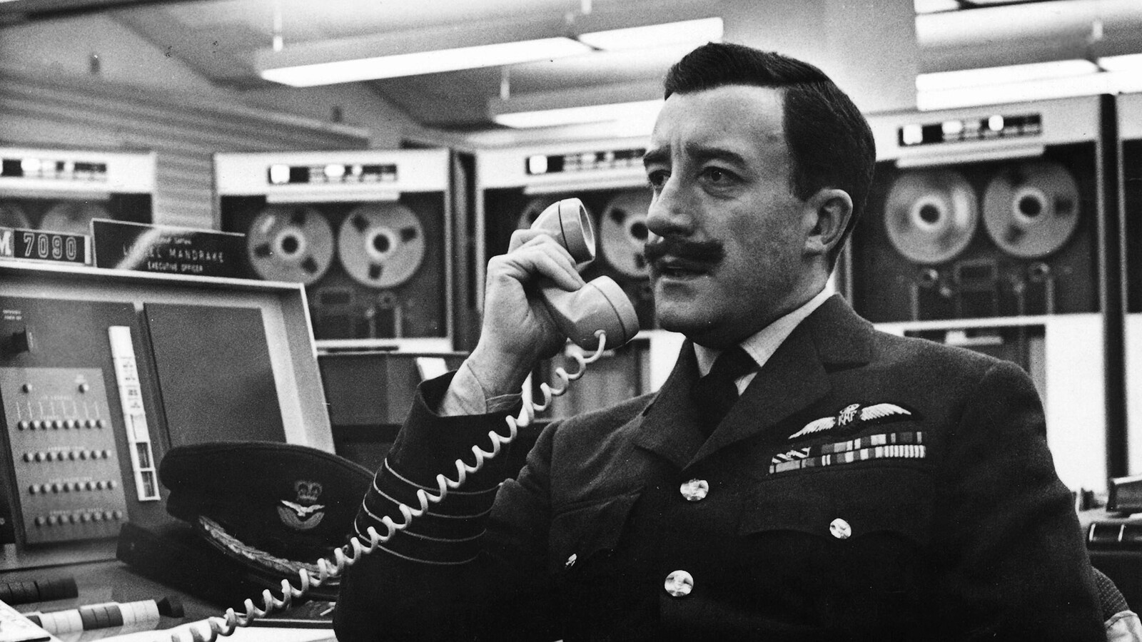 Dr. Strangelove eller: Hur jag slutade ängslas och lärde mig älska bomben