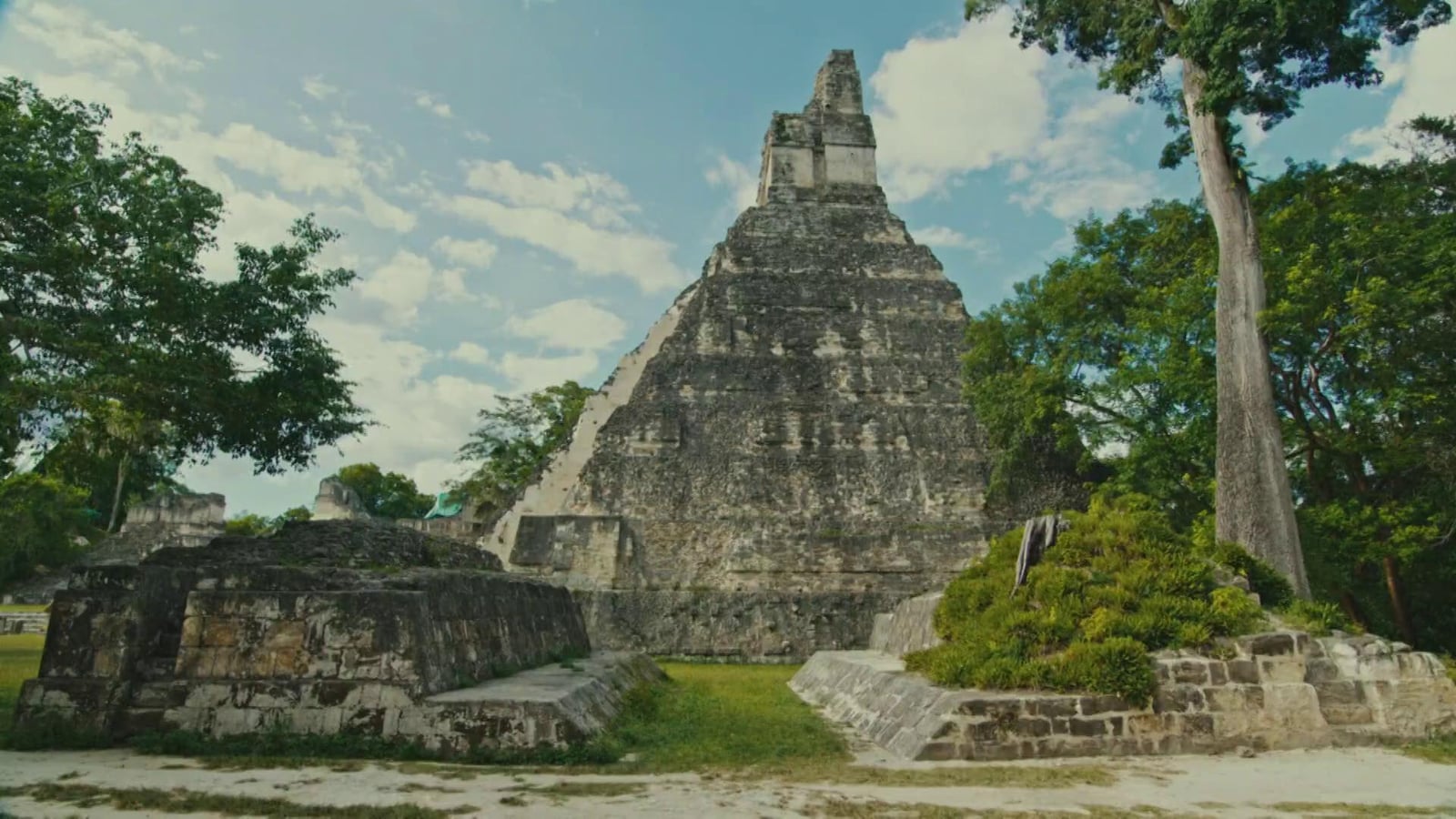 det-forntida-mayafolkets-forlorade-gravskatter